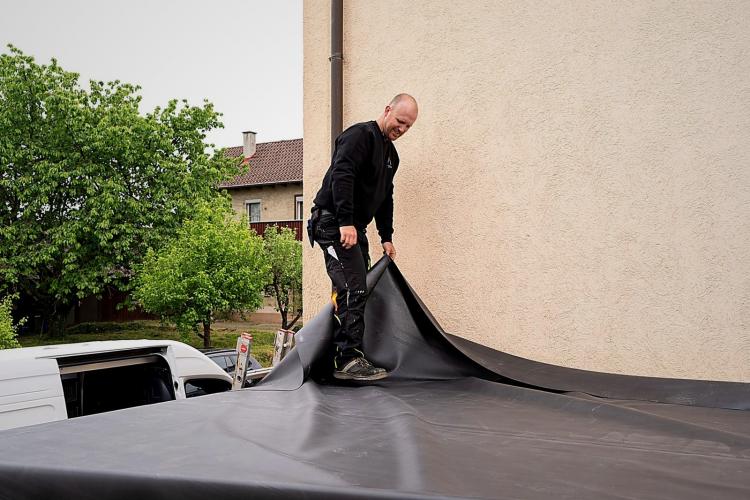 Preview: EPDM Dachfolie 1 mm - langlebige Flachdachabdichtung Preview: EPDM Dachfolie 1 mm – fertig verlegt auf Flachdach
